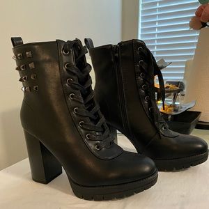 Mudd lace up boots